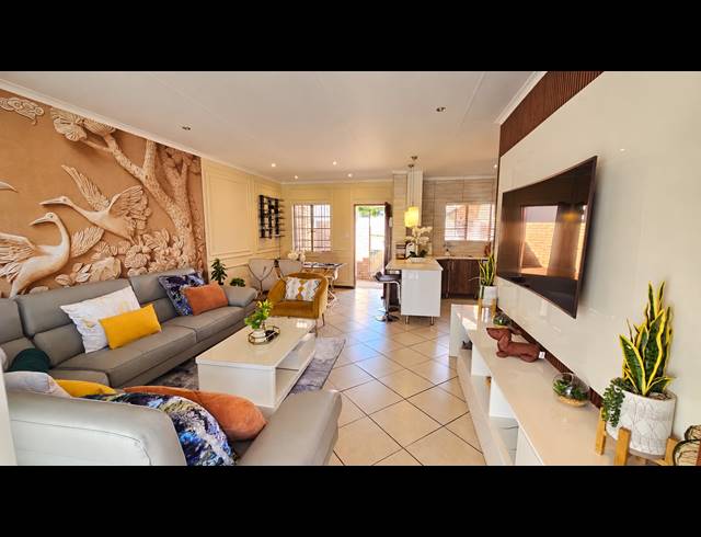2 BEDROOM SIMPLEX FOR SALE IN MOOIKLOOF RIDGE